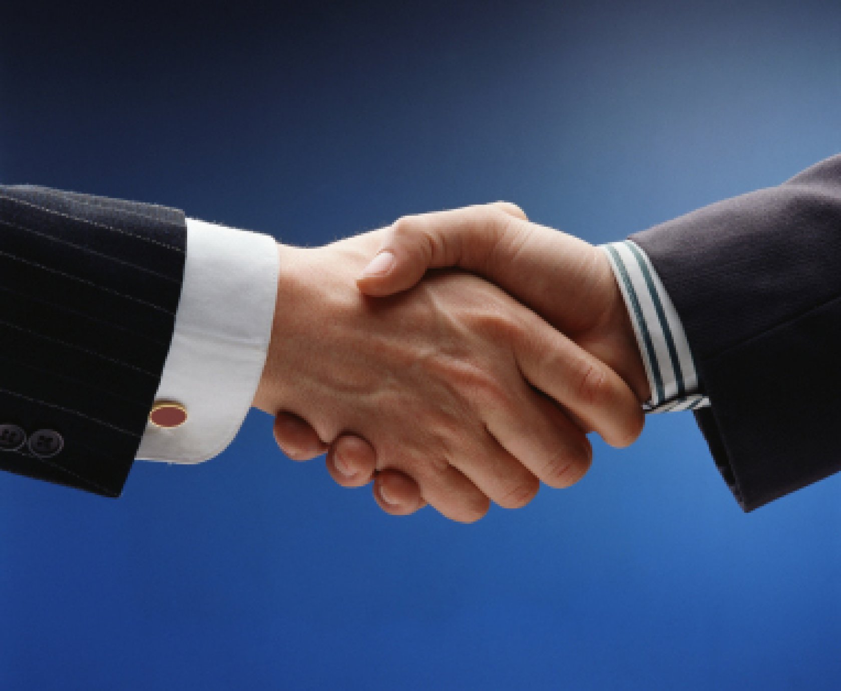 ./advice-on-how-to-properly-shake-hands-with-someone_1786658350900